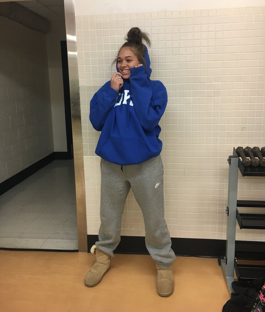 mikalawalker's tweet photo. weekends vs weekdays https://t.co/euc1wurHnl