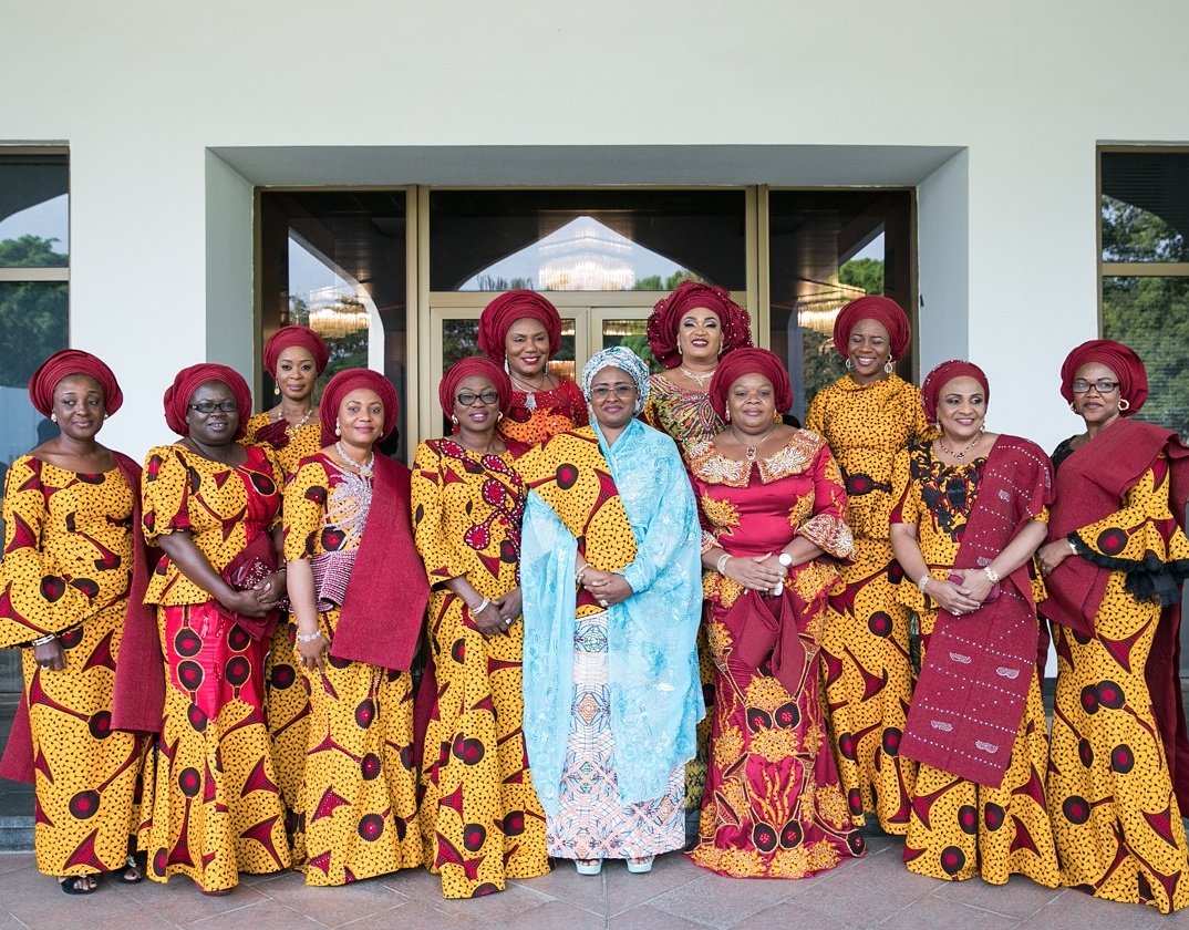 PHOTOS: Southern Governors Wives Visit Aisha Buhari CyYaBwsWgAA1IeV