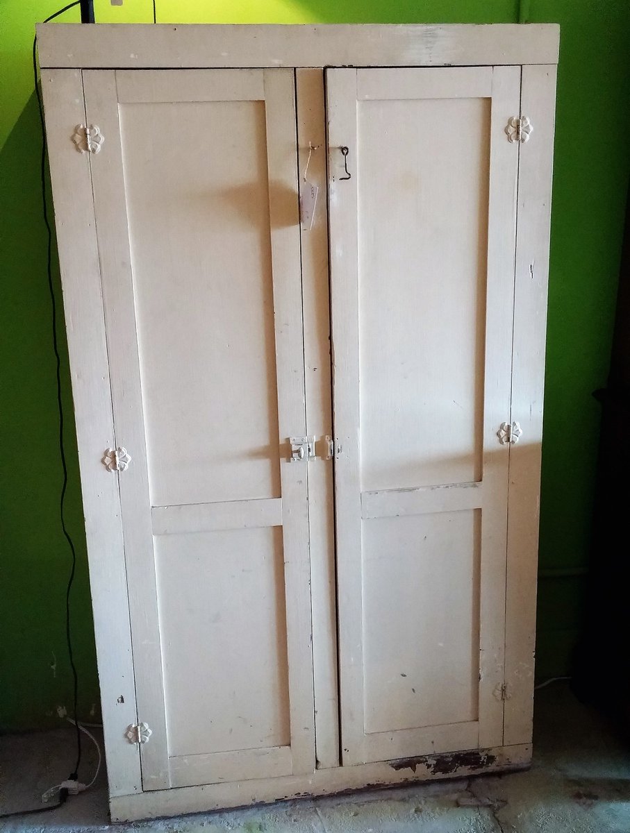 gdtba's tweet photo. Even though #ItsTooEarlyFor these to be #antiques, they can still give your home a #vintage #flair. #artzantique #gdtba #gaffney #shoplocal https://t.co/5HRuLca0Gh