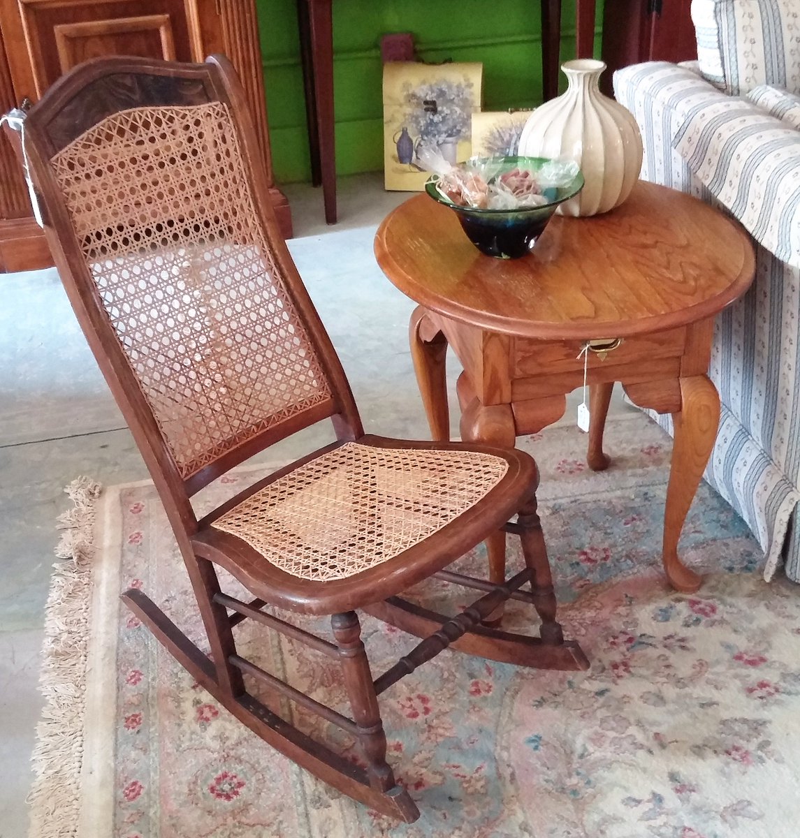 gdtba's tweet photo. Even though #ItsTooEarlyFor these to be #antiques, they can still give your home a #vintage #flair. #artzantique #gdtba #gaffney #shoplocal https://t.co/5HRuLca0Gh