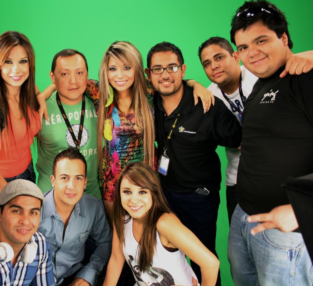 Hace unos años en sesión de fotos para #YaSonLas4 @Jason_heredia <a href="/NATALY_GMZ/">NATALY GOMEZ</a> <a href="/djfabianhdz/">🅳🅹 𝚅𝚊𝚌𝚞𝚗𝚊 & 𝚌𝚞𝚋𝚛𝚎𝚋𝚘𝚌𝚊𝚜</a> @brianousky <a href="/gabcastilloo/">Gabriella</a> Saludos amigos.