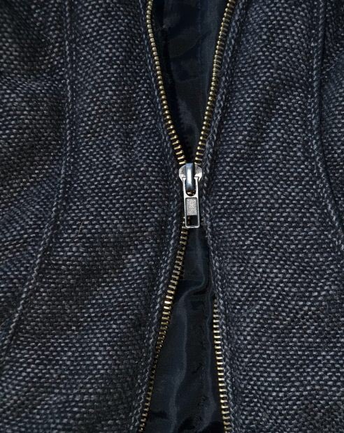 chanalceline's tweet photo. That's what happened to my leggings' zipper last week during a communication seminar. Thanks god @ZARA  doesn't make parachutes! #ZARA #VDM https://t.co/pQSV4Z8gqZ