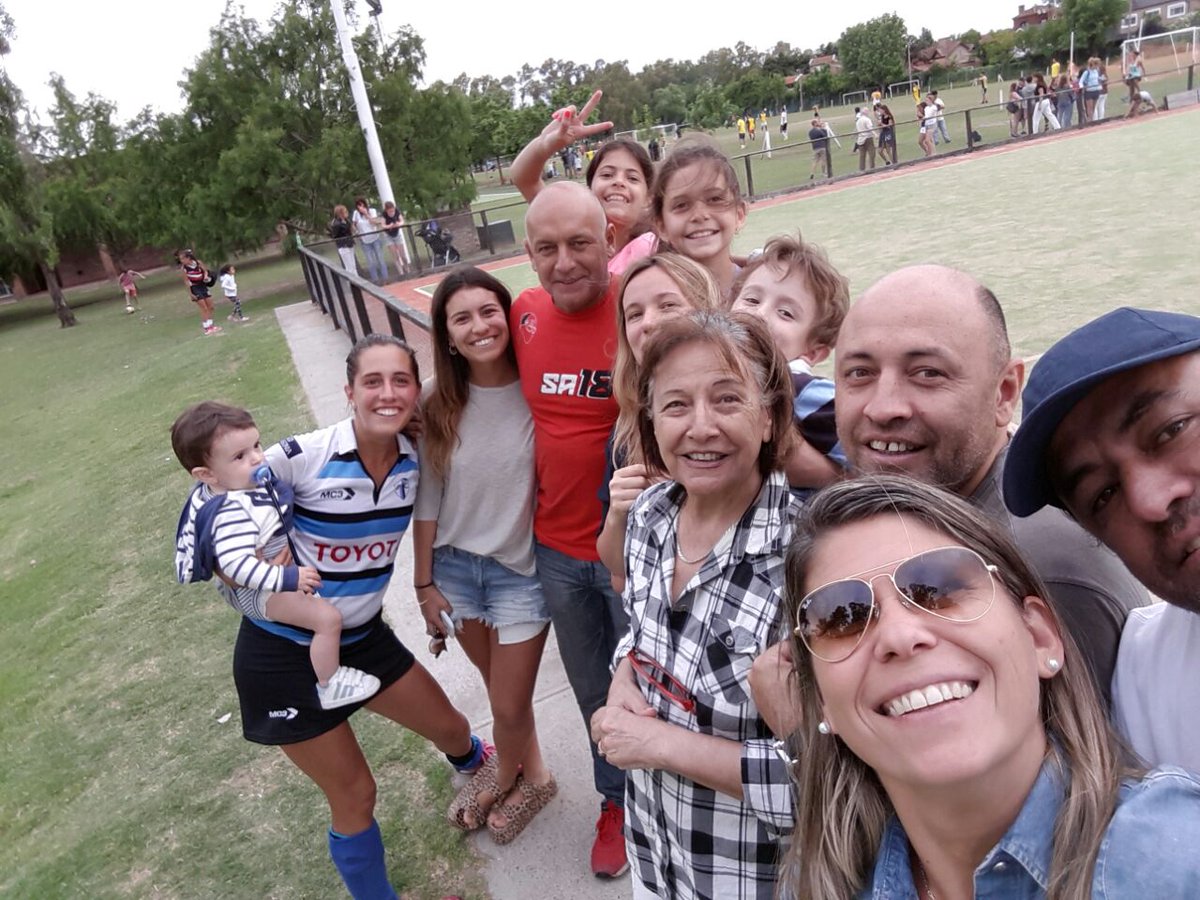 fedearmenault10's tweet photo. Familia Armenault completa último partido de Fely en el anexo grande sobri ahijada https://t.co/l8I0fng9eo