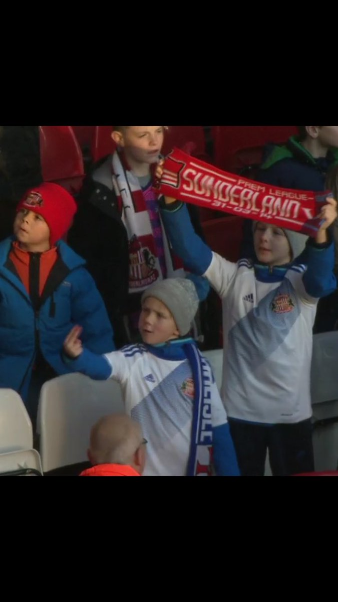 HrJSvensson's tweet photo. Hardcore fans! #sunderland #LFCSUN #sunderlandfc #casuals https://t.co/e1gyMwSeAC