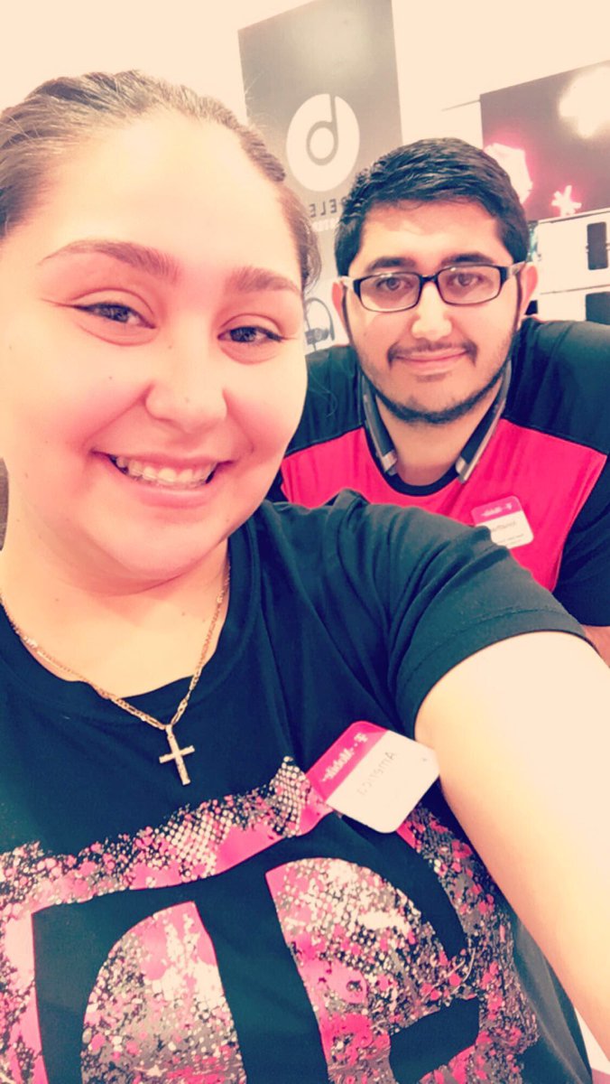 aaguzman94's tweet photo. Come see @jonnyD10_ and I at the West Valley Mall for your 4th free line!! Hurry before it's too late!! #MobileOneSac #FREE @MobileOneLLC https://t.co/PhoYYAheAH