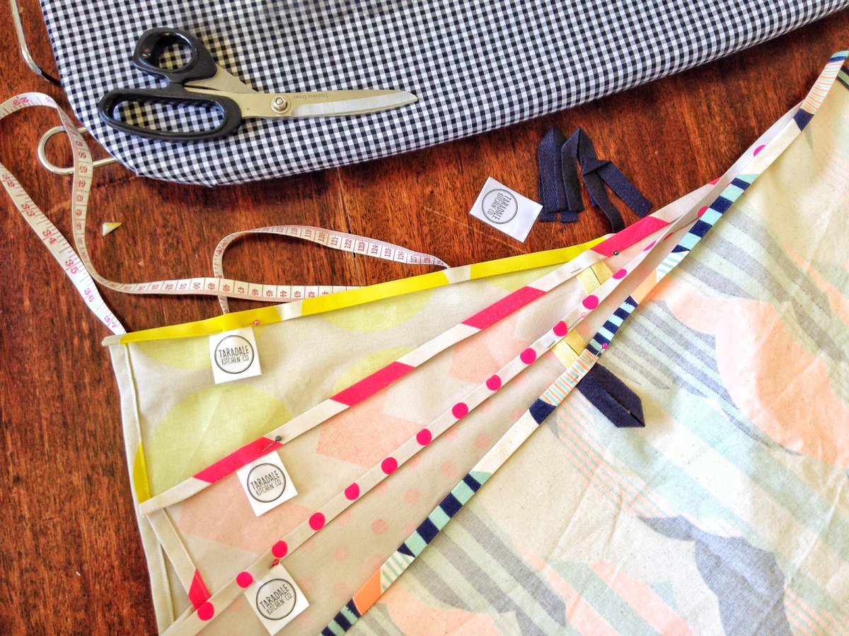 taradalekitchen's tweet photo. Falling in love with these neon threads all over again! 

#handmade #kitchen #teatowel #summer #neon https://t.co/TKHS68S0vS