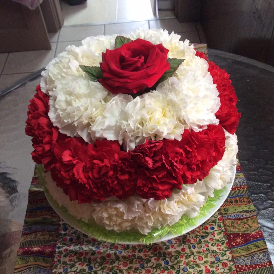KayFloral's tweet image. Floral Cake (NON-EDIBLE) Our floral cakes will last longer than a week. Made with fresh cut flowers.
Floral Cake size - large