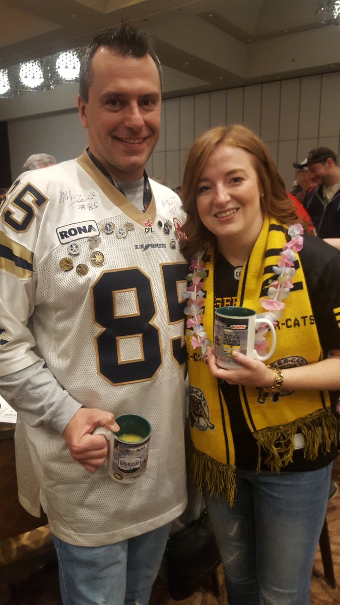 Xpeggr's tweet photo. Also got to meet two of the #CFL  finest fans: THE @lstewy and family; and @JaniceOwen  #theyarebothrealandspectacular https://t.co/7Gpzrg1bjz