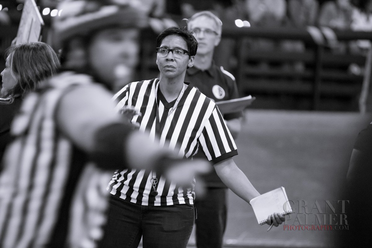 LADDEnforcers's tweet photo. .@LADerbyDolls #RollerDerby #Referee #PhotoOfTheDay - https://t.co/srdfG61q6v - PC: @grantpalmer https://t.co/PSLrN0oQe4