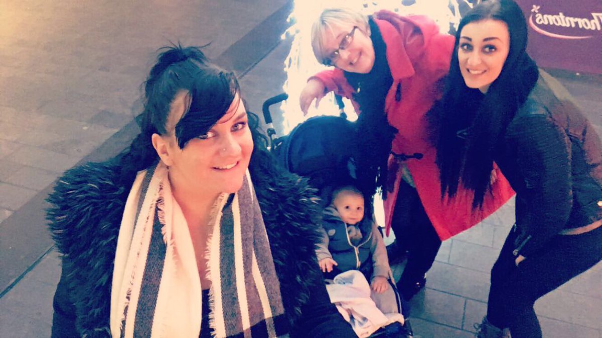 Lisa_Lou_64's tweet photo. 1st day of #LisaWeek 👗👜 Girly day out 2 #LiverpoolOne Shoppin, drinks & laughs wiv the Liverpool family 🍻🙌 Can't wait 4 the rest of the week https://t.co/kRqHRHxy5t
