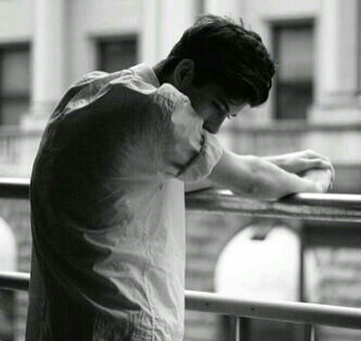 مقهور!
وذا طرني الهوى يمكن اطيح؟
مالي واهس
هسه اذا غركان هم مابيه اصيح..

#ر