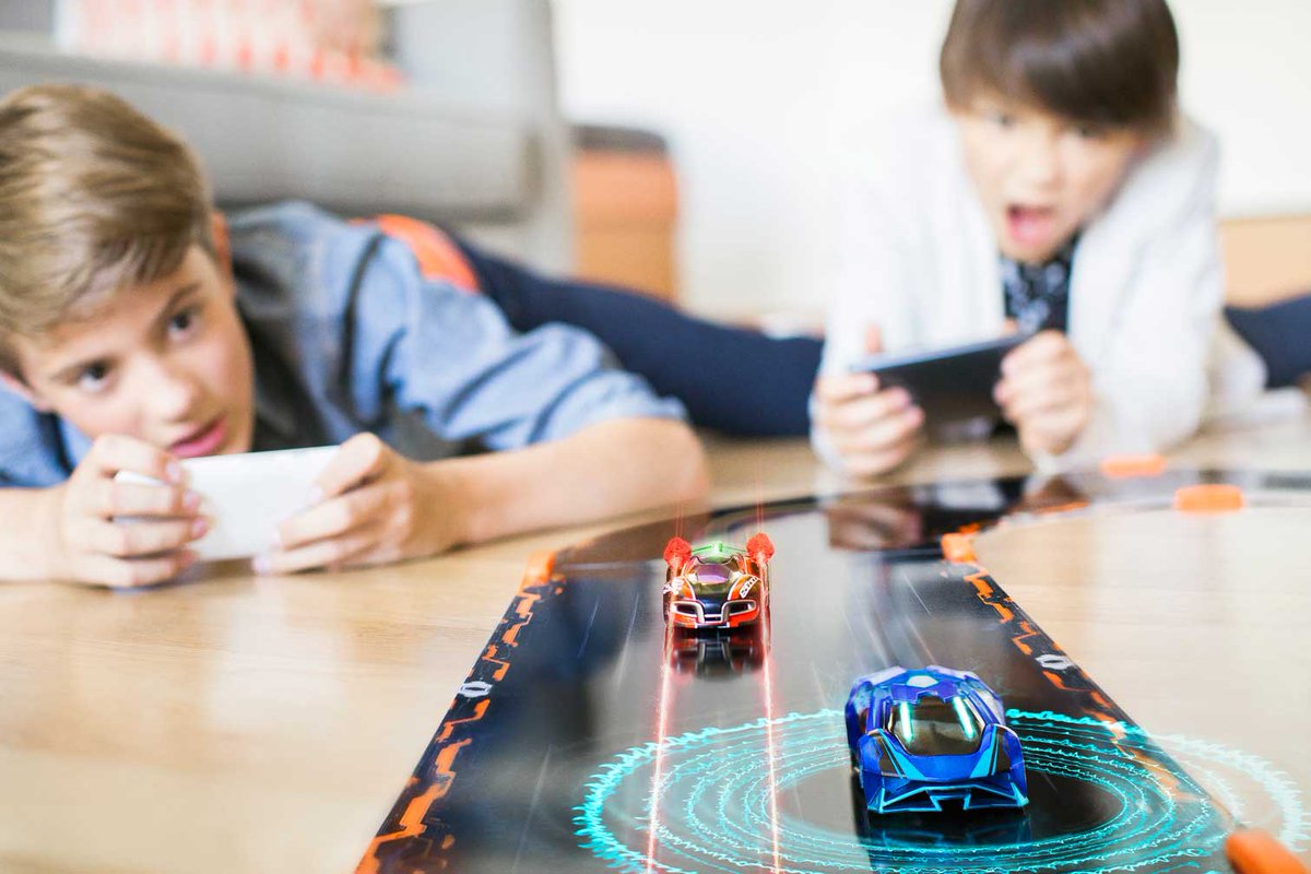 PurchDeals's tweet photo. Anki Overdrive racing kit, one of our favorite tech toys, is now $99 (reg $149). Great for kids to play w/ parents. https://t.co/C6LW5JcASi https://t.co/PLN3jVHJdV