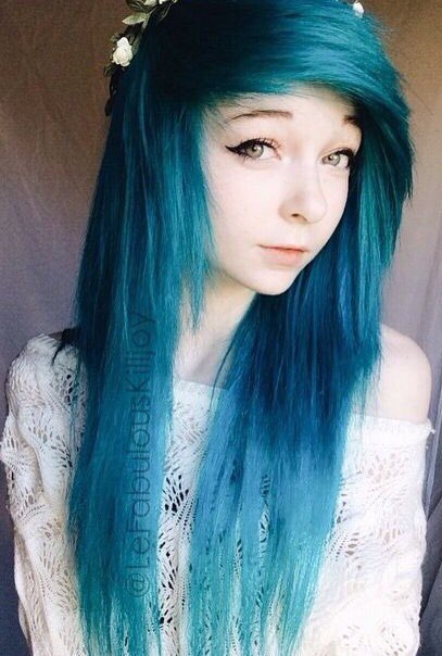 TheRealMimiNyan's tweet photo. I need this hair, I want this hair so bad 😫💙✨#emo #emogirl #scenegirl #emolife #emopeople #scenehair #bluehair https://t.co/ErJHIwUinE