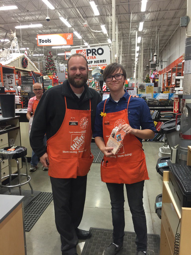 kara_kimble's tweet photo. Nick receiving his first homer award. Great job!@RudduckAj @sours25 @wendyrr7 https://t.co/Xg0T5Ptuxk