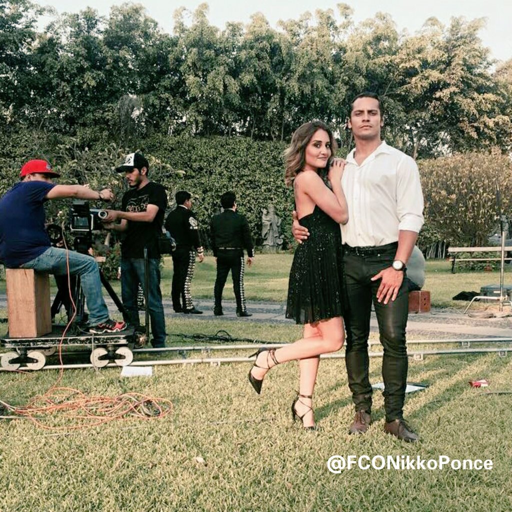 FCONikkoPonce's tweet photo. Hola chicos!!!
Miren quienes andan grabando...😍🙌🎬🎥🔜 LO QUE SE VIENE!!! 👌😉 @Nikko_nk @XimenaHP #NikkoPonce #XimenaHoyos #movie #soon https://t.co/9QFYTdttfW