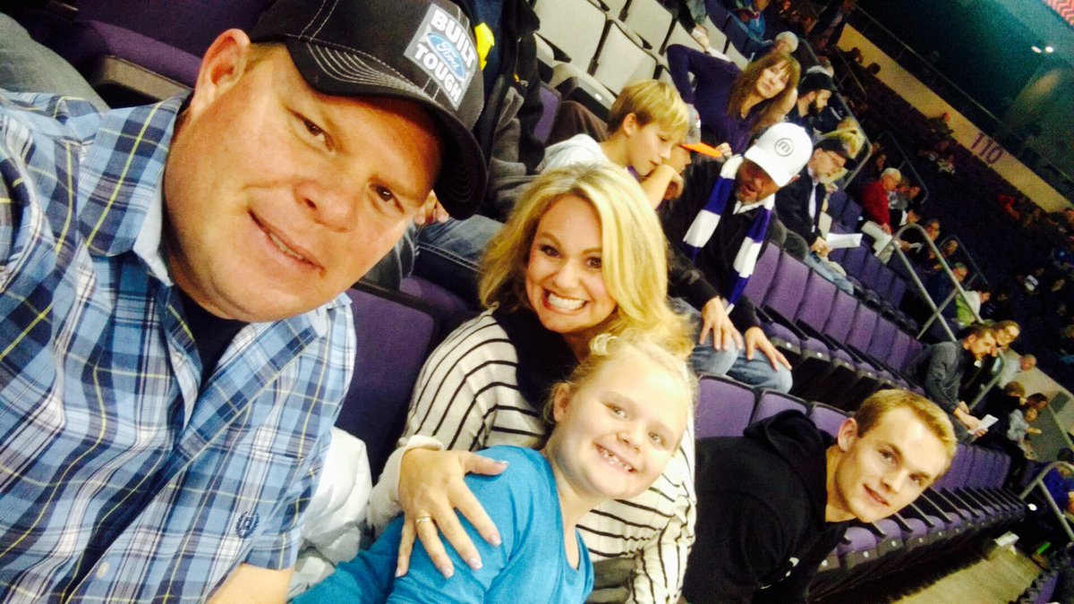 asheyvickers's tweet photo. Mckarthi was super excited to see her first college basketball game! We had great seats and GCU was awesome! https://t.co/H2kaIrqZul
