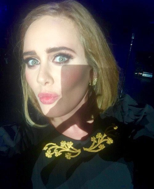 ADELE_THAILAND's tweet photo. D2 - Idol selfie จัดไปชุดใหญ่ไฟกระพริบ 👀 #Adele #AdeleTH https://t.co/tUV7HXLOGP