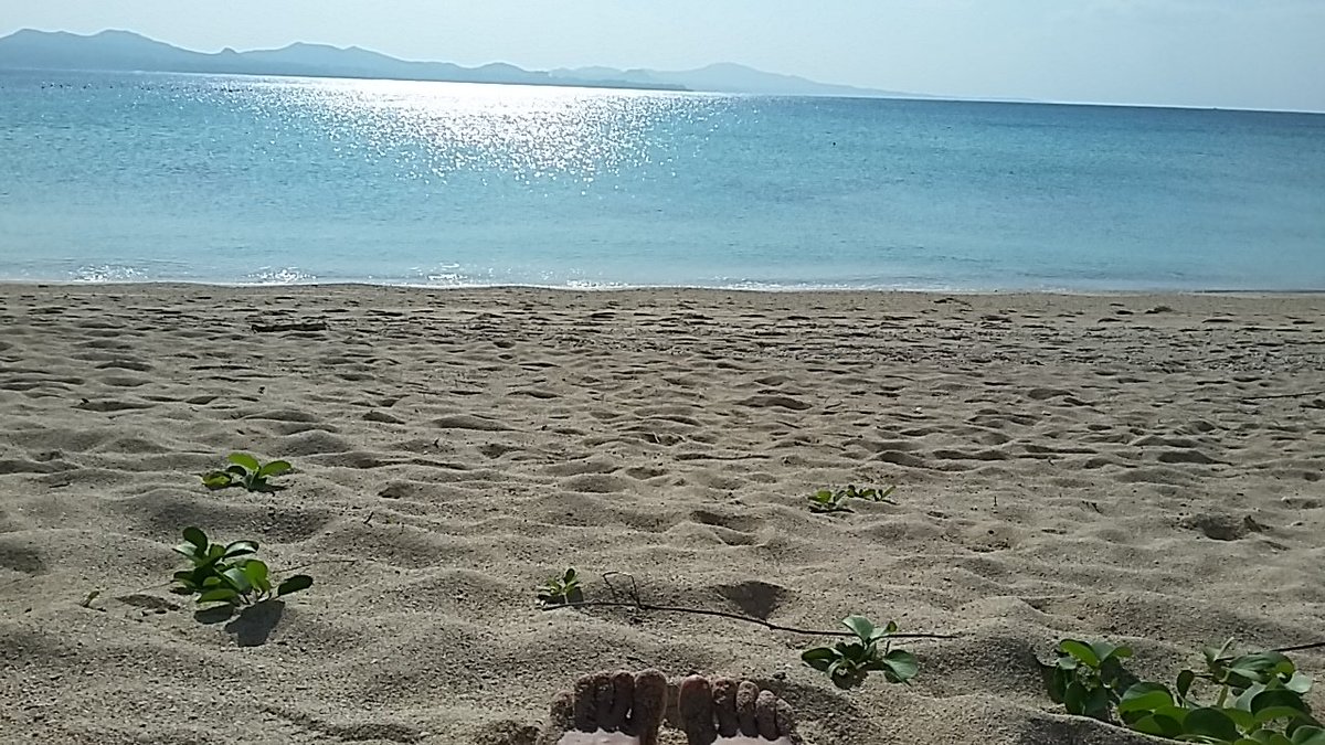 iheartconbini's tweet photo. Sorry für's angeben, aber es muss raus: Ich war grad im Meer schwimmen...es ist soooo azurblau https://t.co/rLKizYKmVC