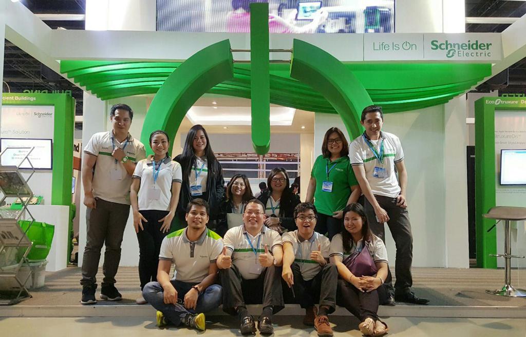 SE_Careers's tweet photo. We had a great time meeting #FutureElectricalEngineers at @iieecsc #41st #ANC. Follow our #SECareers portal to kick start your future today! https://t.co/Zd4NGneJ1w