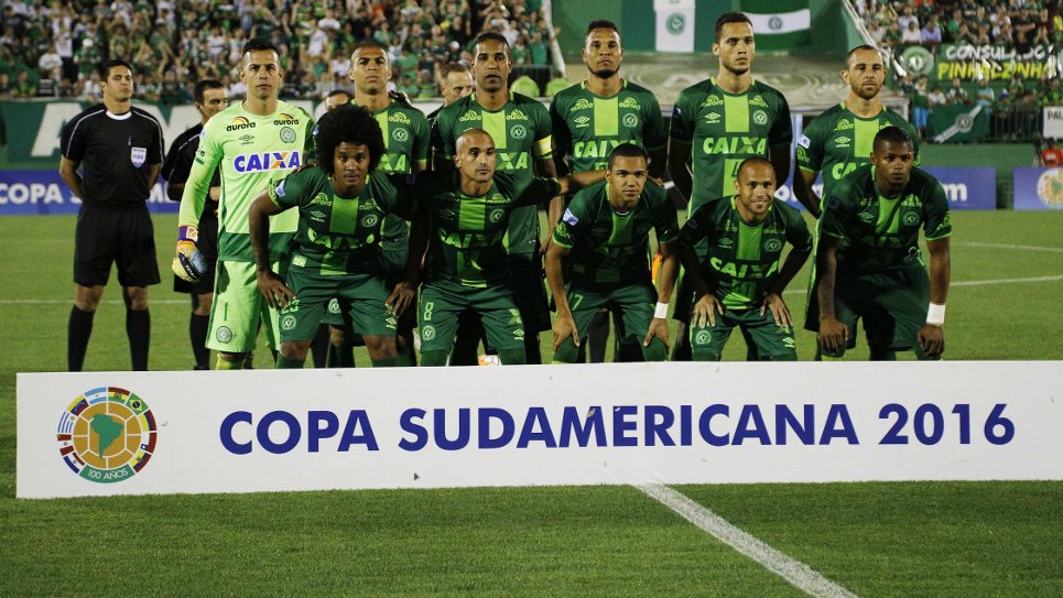 DeportesRCN's tweet photo. Avión que transportaba a Chapecoense desapareció. https://t.co/7x3C0fov97 https://t.co/rxH2UXROXo