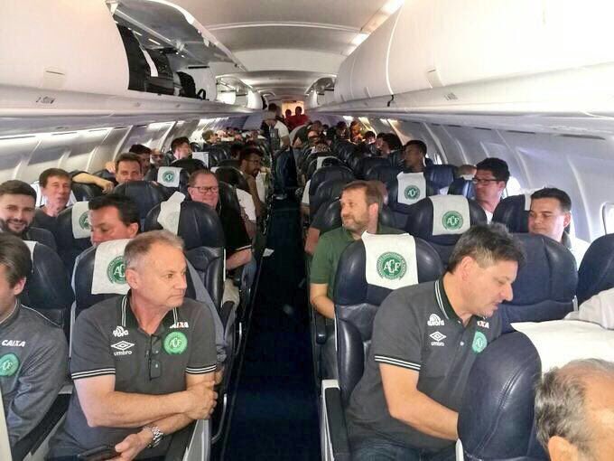 Este es el vuelo que transportaba a los jugadores del Chapecoense desde Bolivia a Medellín y que se encuentra desaparecido