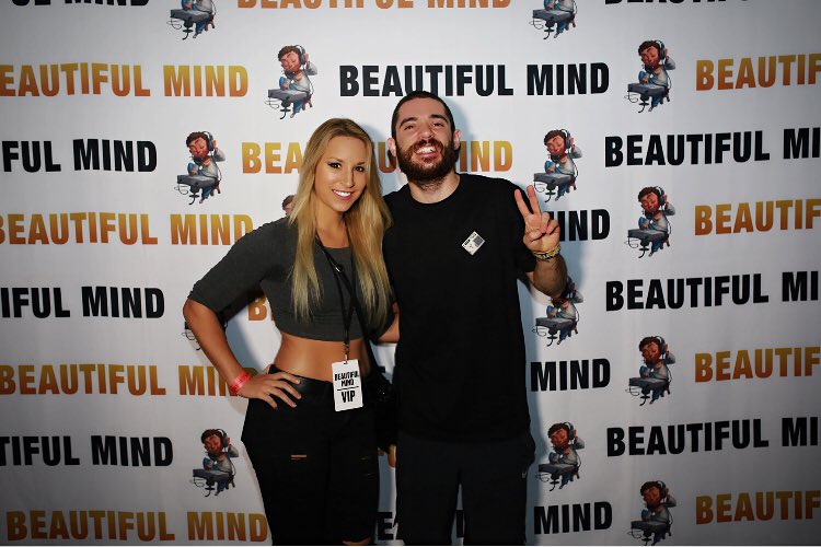 SteviwasSarah's tweet photo. Back when I met the man that gave me the courage to pursue music. @jonbellion #JonBellion #TheHumanConditionTourPartII https://t.co/xt6HcRYF2D