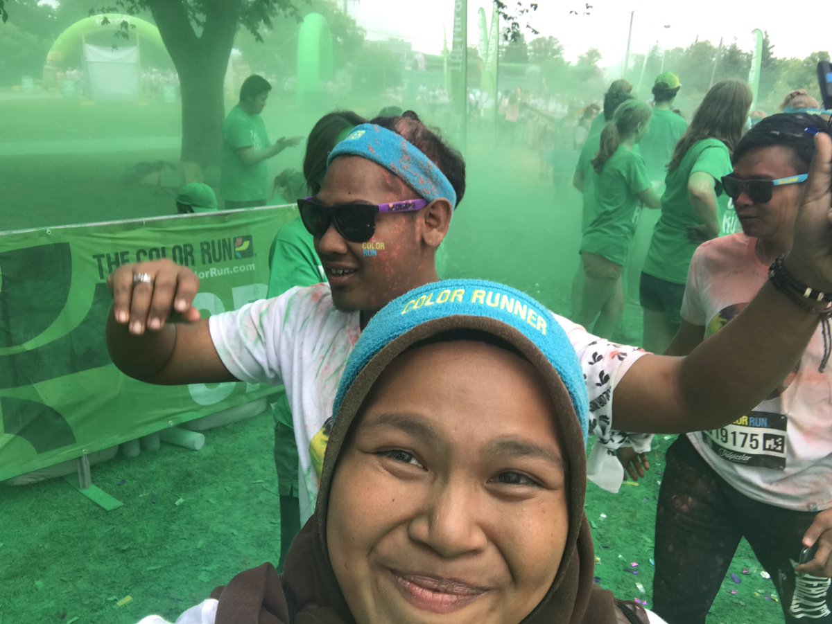 Cik_vovavooooom's tweet photo. Yes go green 🙌🏻 #thecolorrunaus #5krun https://t.co/GkP2eeDNsf