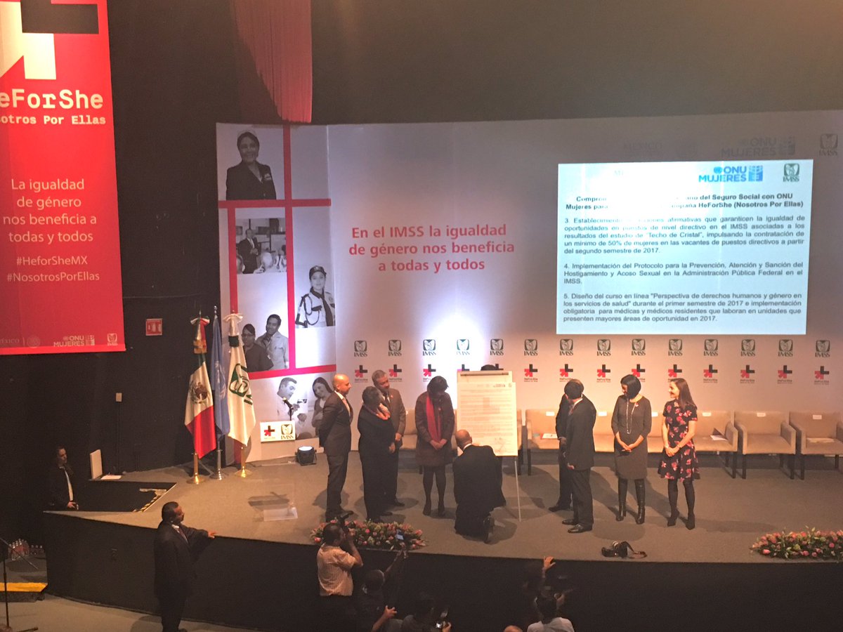 MikelArriolaP's tweet photo. Comparto #fotos
Firma de compromiso de @Tu_IMSS para adherirse al Pacto por #IgualdadDeGénero con @ONUMujeres
#NosotrosPorEllas
#HeForSheMx https://t.co/YM3tPHNGrC
