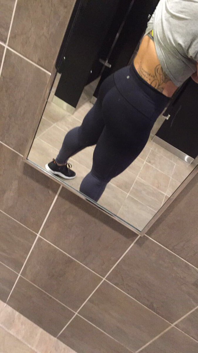 violaineb's tweet photo. Honestly at first I wasn't sure about this workout plan.. but now lemme tell you #workoutsbykatya work wonders everyone should try it🍑👊🏾🍑 https://t.co/PV9cMXndUX