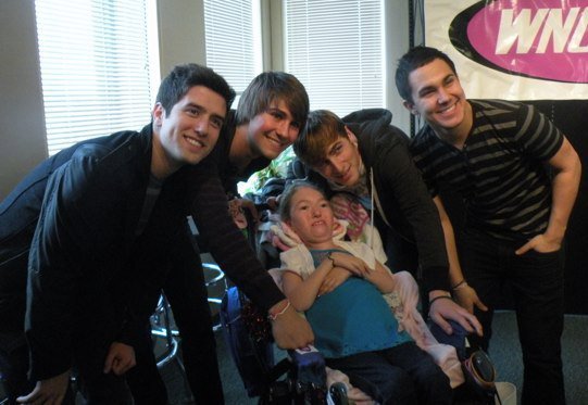princessmadiro's tweet photo. #7YearsOfBigTimeRush #RushersRemember first time i met @bigtimerush @HeffronDrive @1LoganHenderson @jamesmaslow @TheCarlosPena <3 https://t.co/V3CThQy5ng