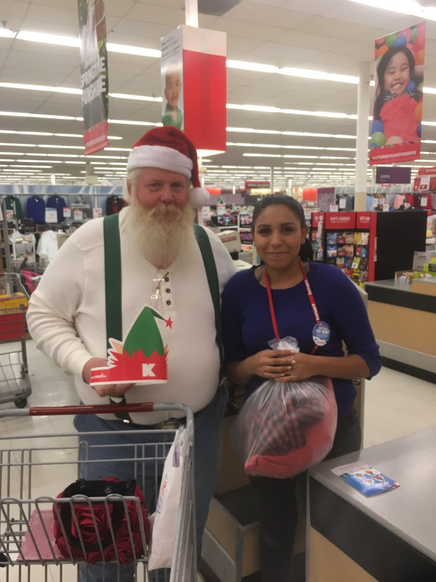 kernCountySanta's tweet photo. SPOTTING!!! KC Santa shops in Taft!!! Yes that's right He's Kern Counties Best Real Santa! #kmart #kmartshoppingsantastyle #santastopsforyou https://t.co/qlIZoVpXo2