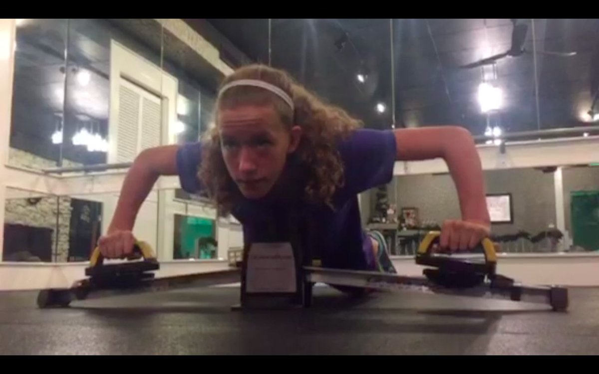 MYPAINCAVE's tweet image. Girl Push-Ups @MYPAINCAVE #PushUpMachine