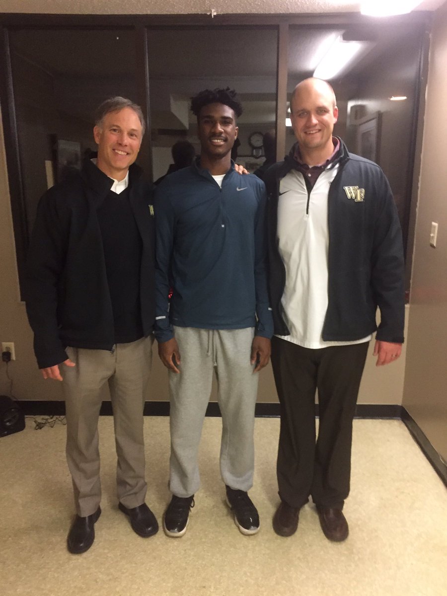 quarii25's tweet photo. Great Home Visit with @CoachClawson &amp; @CoachTabacca really enjoyed it 🎩🏈 https://t.co/hJHPfkp9sg