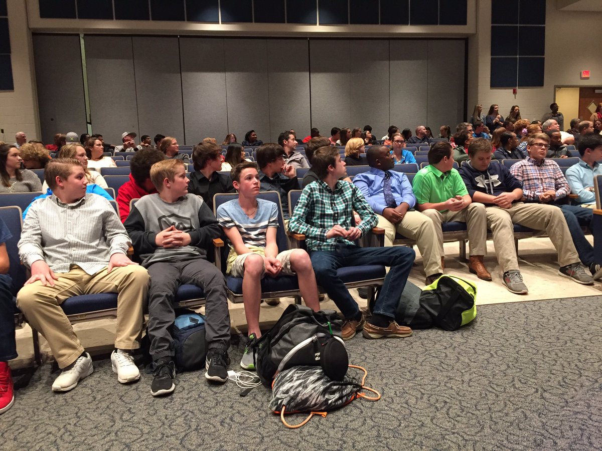 drjimthornton14's tweet photo. WHS Fall Sports Banquet celebrated student athletes from football, volleyball, golf, and theatre. https://t.co/ca8btkoUj2