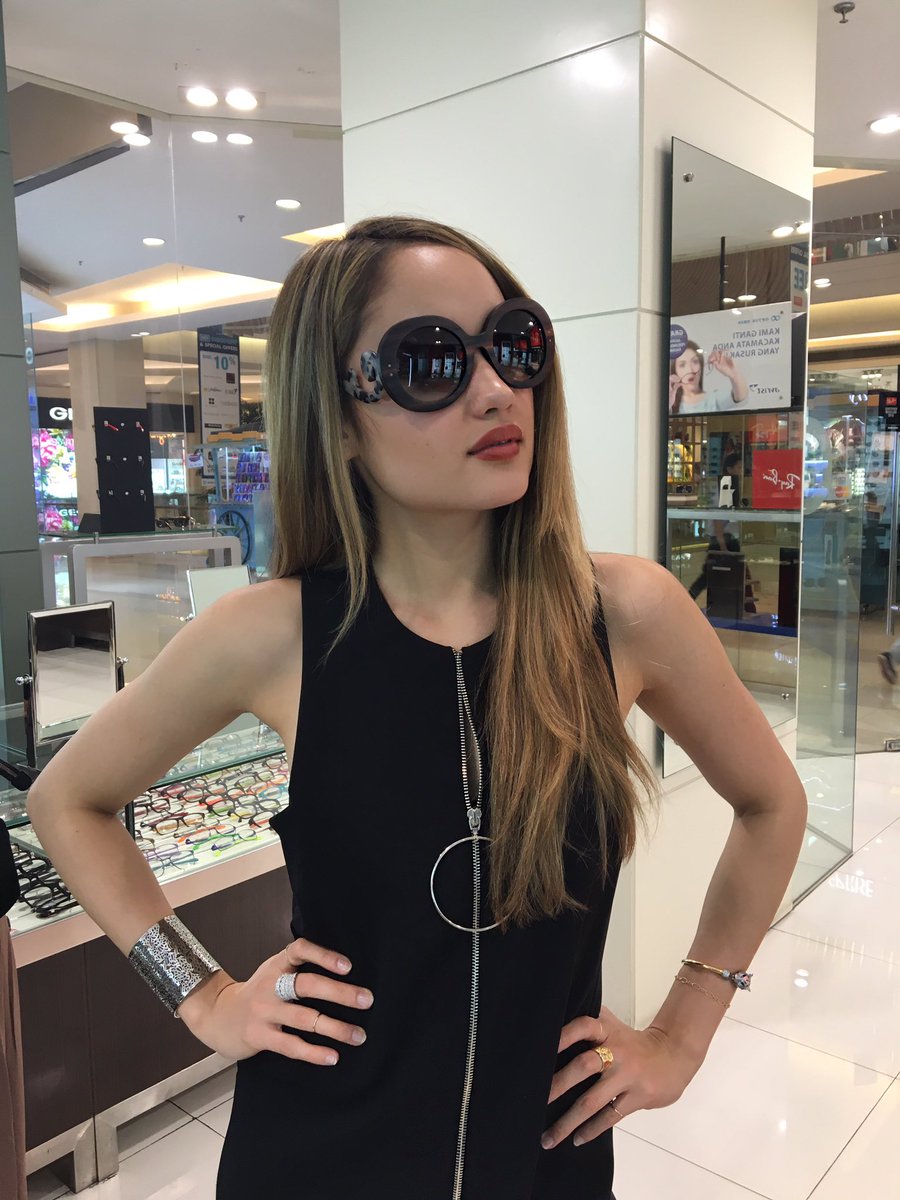 xcintakiehlx's tweet image. Will be live on @IniTalk_Show @NETtv_Channel at 20:00 tonight! Don&apos;t miss the fun! 💋