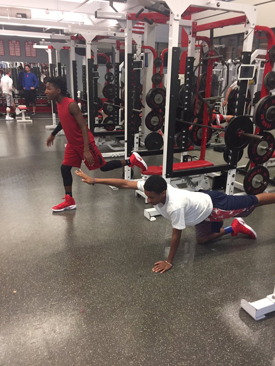 CoachAVogel's tweet photo. @BBCHSBOYSHOOPS Frosh Boys Hoops Capped a great day of training #KeepsWINing https://t.co/HUs2ZjPn8k