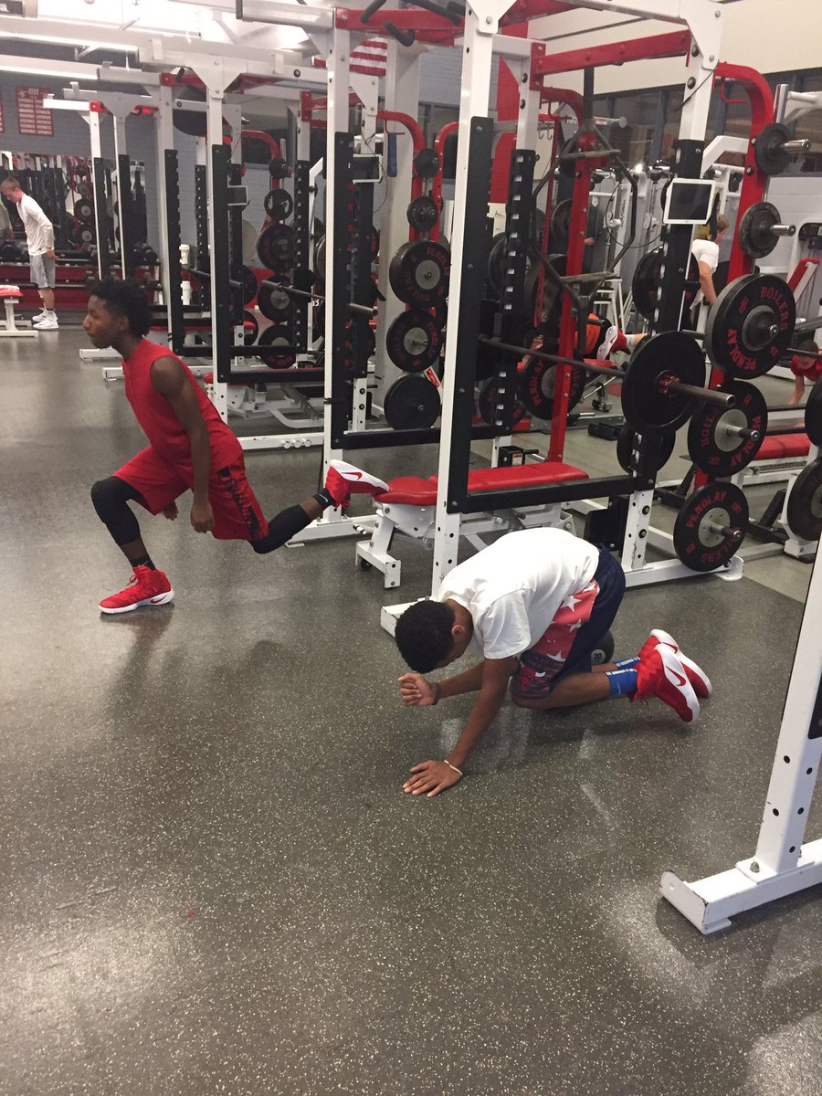 CoachAVogel's tweet photo. @BBCHSBOYSHOOPS Frosh Boys Hoops Capped a great day of training #KeepsWINing https://t.co/HUs2ZjPn8k