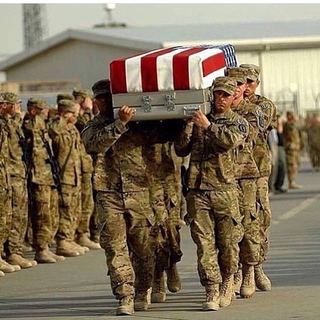 RednecksNews's tweet photo. Freedom has a price. Retweet to support the troops https://t.co/pr6l0jh3Cp