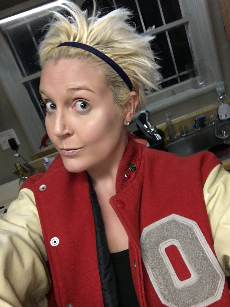 TheBeerWench's tweet photo. My heart goes out to all the students injured in the #osuattacks this morning. Hoping for fast and healthy recoveries. Xoxo https://t.co/9w648FwgP1