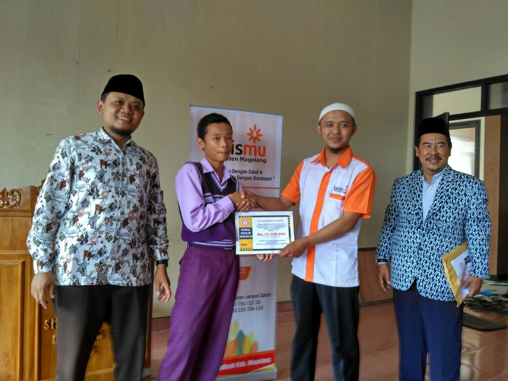 smp_mplus's tweet photo. SMP MPlus Gunungpring Muntilan Peduli Rohingnya #SaveRohingya @LazismuM @LAZISMU @muhammadiyah @MDMCIndonesia @majalahSM  @MustofaNahra https://t.co/e34X1WDFLz