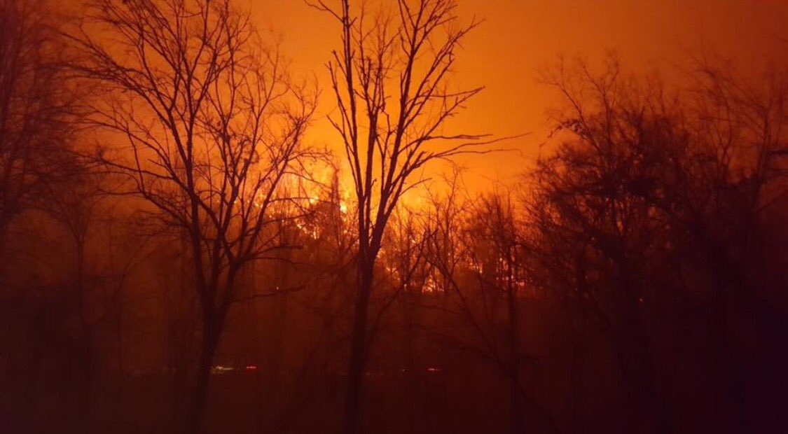 Evacuations underway in #Gatlinburg &amp; #PigeonForge TN.
If you are in the area be safe, don't take any chances.

#wildfire #TN #BeSafe