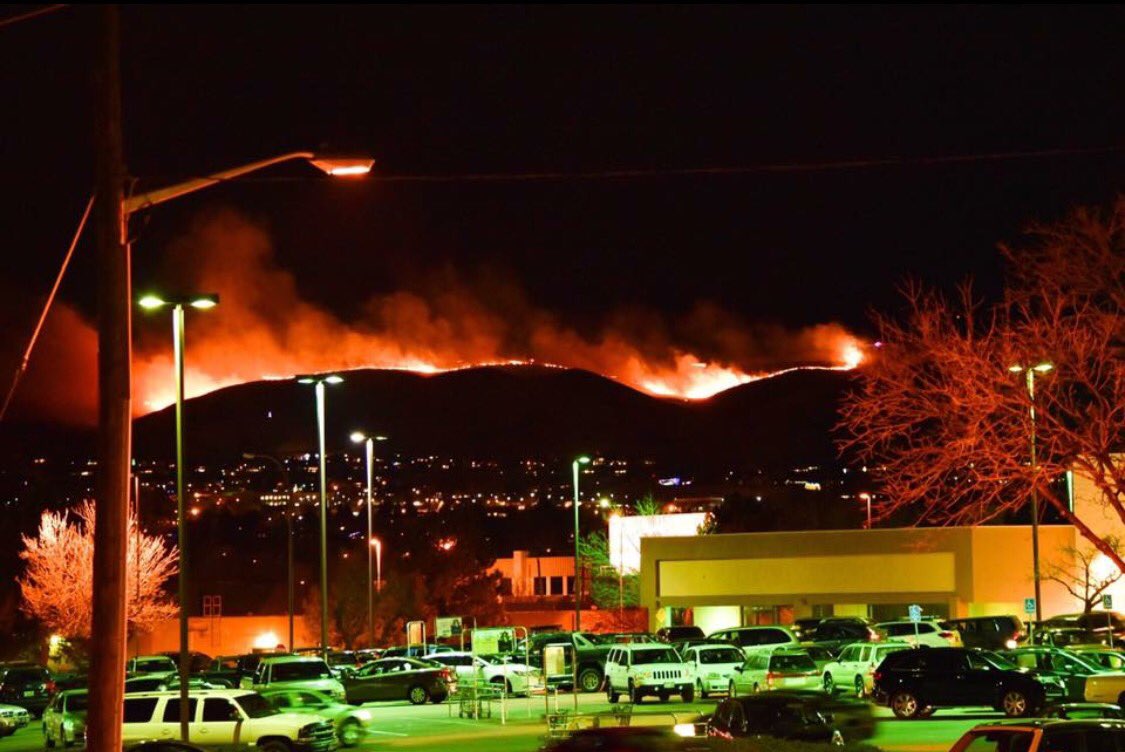 DeeconX's tweet photo. Evacuations underway in #Gatlinburg &amp; #PigeonForge TN.
If you are in the area be safe, don't take any chances.

#wildfire #TN #BeSafe https://t.co/OWDyr283XC