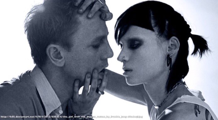 ミーハーな映画好き ドラゴンタトゥーの女 煙草の銘柄は ドラゴンタトゥーの女 で 主演ルーニーマーラ演じる リスベットが吸っていた 煙草の銘柄は マルボロ 12mm 通称 赤丸 です マルボロの赤 ちなみに ダニエルクレイグ演じる ミカエルが