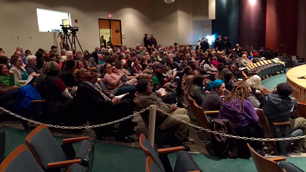 DPetersonSJ's tweet photo. A full house for Salem City Council meeting to address Daniel Benjamin scandal. #sjnow #SalemOR https://t.co/gVZa0BmvVH