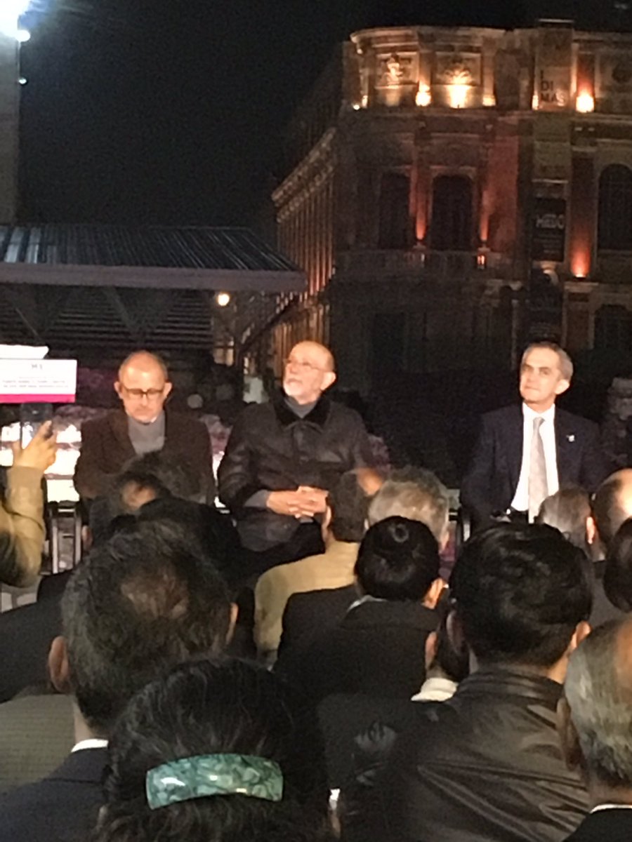 Jmgarilop's tweet photo. Puente liga en Templo Mayor en reapertura. Tiempo real, tiempo presente, tiempo pasado... https://t.co/Tj9ku5E8we