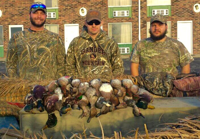 GremaudBrent's tweet photo. Four man limit today. See what tomorrow brings. #FowlPurge #Ducks16 @hevishot @TonyVandemore @TheGrind_TV https://t.co/rL4Ot9t3vM