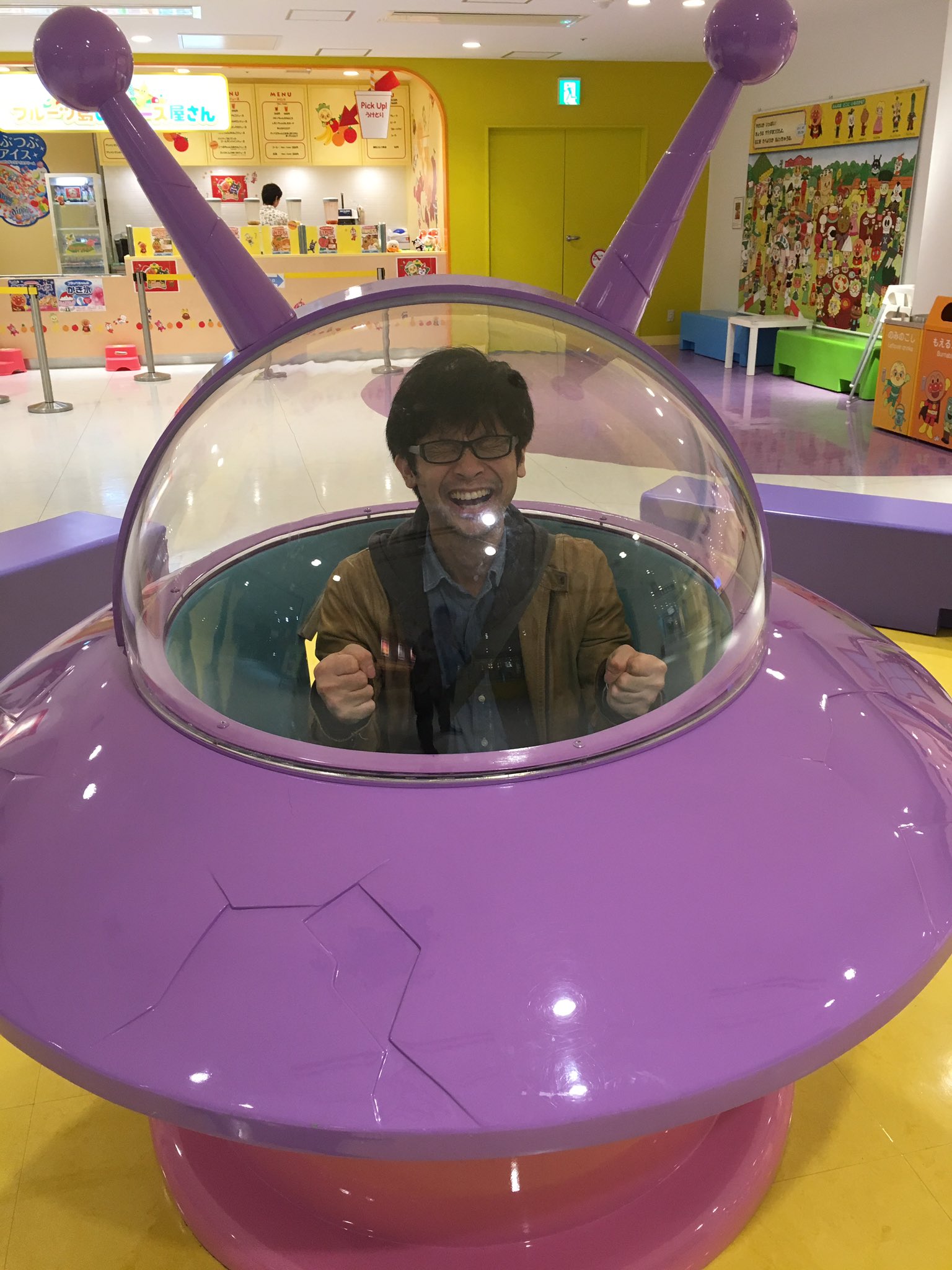 山口キヨヒロ アンパンマンミュージアムではしゃぐ大人をお楽しみください 流石のキヨさんは 子供達がショーを観ている隙にこれらを満喫 子供達の遊び場を占領しない太陽のような紳士が アンパンマンミュージアムを堪能している貴重な映像です
