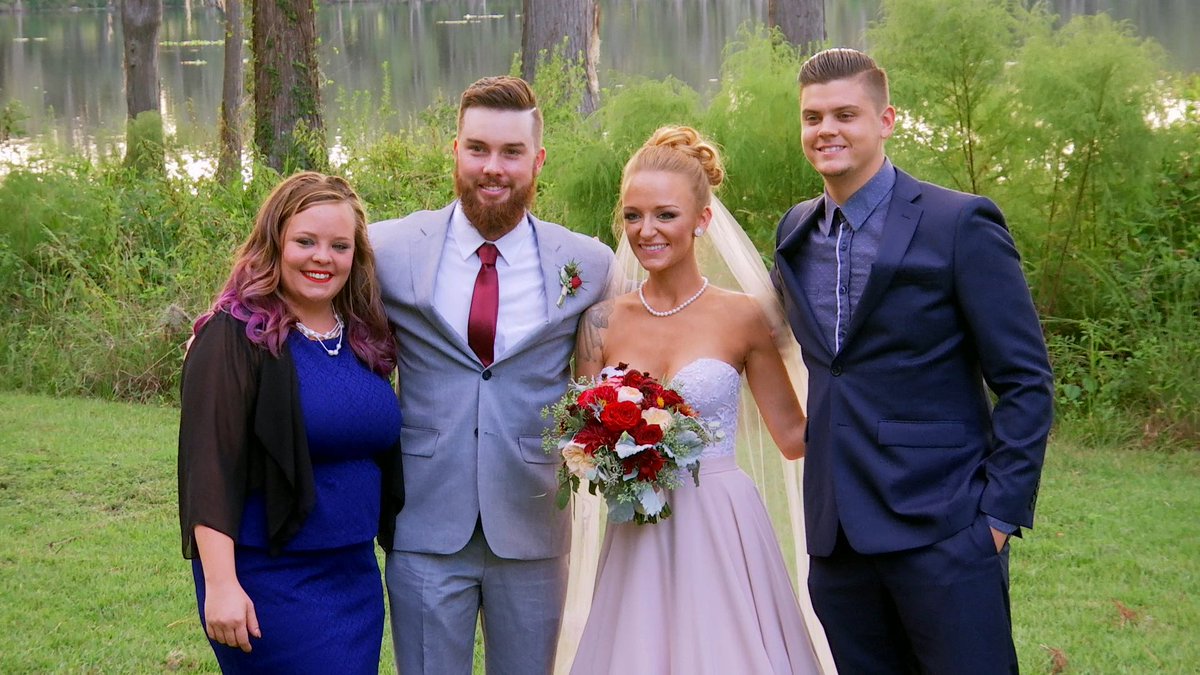 MTVShows's tweet photo. This picture is everything... this wedding is everything. 👏🏻💯 #TeenMomOG https://t.co/nXeOp8gw0K