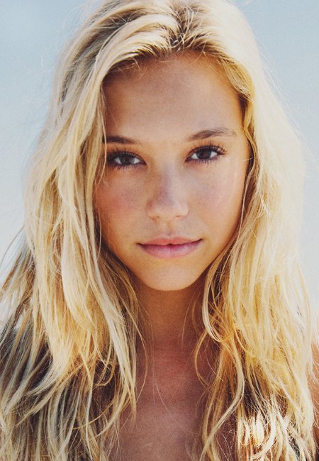 ¡Bienvenida a nuestro bello campamento, <a href="/AlaySwoorts_CA/">Alay.</a>! Cuidado con los mapaches.