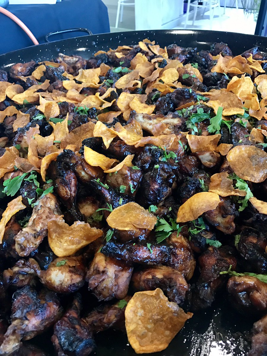 BCEC_Brisbane's tweet photo. #PCOA16 delegates lunch is served 🍴Be sure to sample these scrumptious marinated wings & sweet potato crisps. https://t.co/UWoTGUVfN0